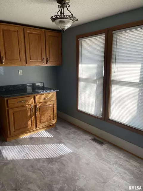 604 S 20th St, Herrin, IL 62948 photo 10