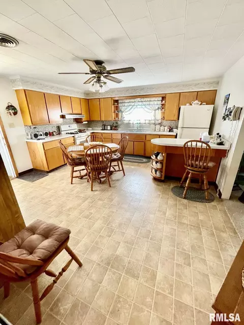 1301 S Hickory St, Centralia, IL 62801 photo 9