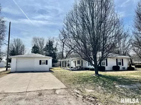1301 S Hickory St, Centralia, IL 62801 photo 2