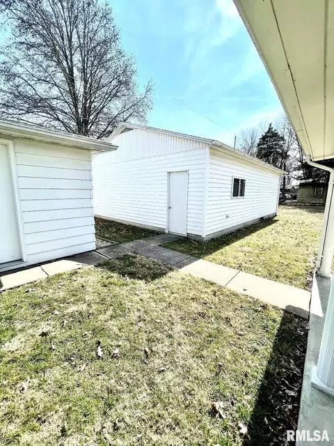 1301 S Hickory St, Centralia, IL 62801 photo 5