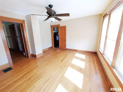 423 E 2nd St, Centralia, IL 62801 photo 21