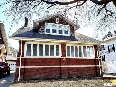 423 E 2nd St, Centralia, IL 62801 photo 2