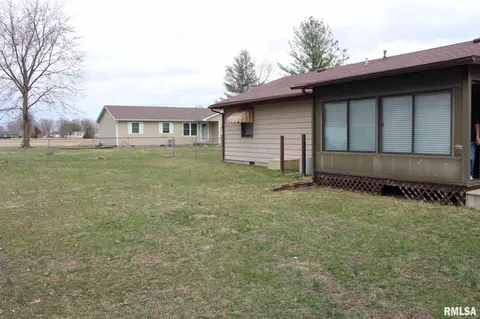 105 Robinson Rd, Salem, IL 62881 photo 15