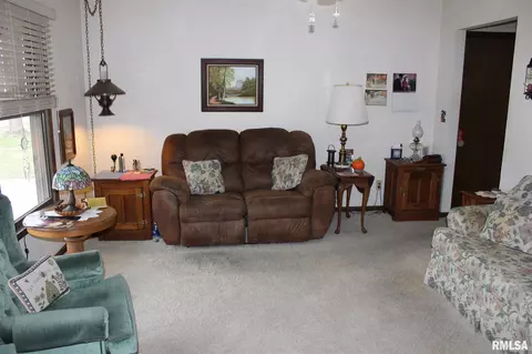 105 Robinson Rd, Salem, IL 62881 photo 4