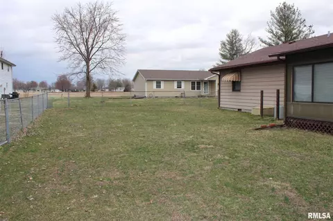 105 Robinson Rd, Salem, IL 62881 photo 16