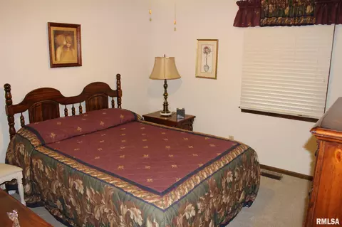 105 Robinson Rd, Salem, IL 62881 photo 6