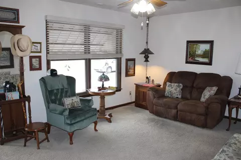 105 Robinson Rd, Salem, IL 62881 photo 3