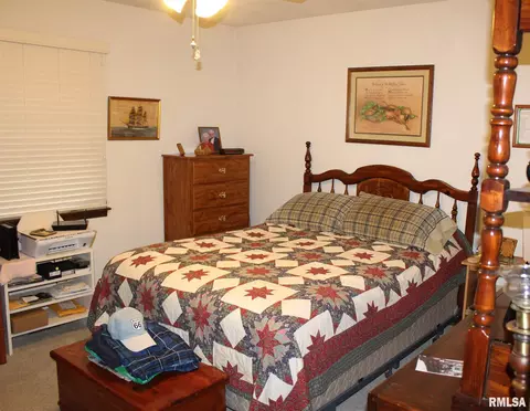 105 Robinson Rd, Salem, IL 62881 photo 10