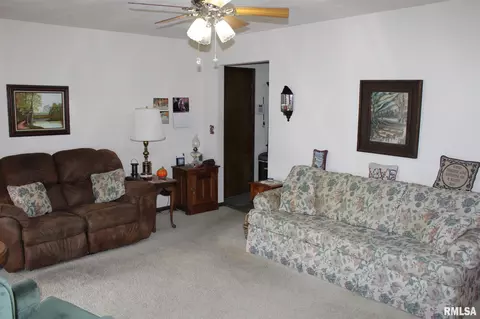 105 Robinson Rd, Salem, IL 62881 photo 2