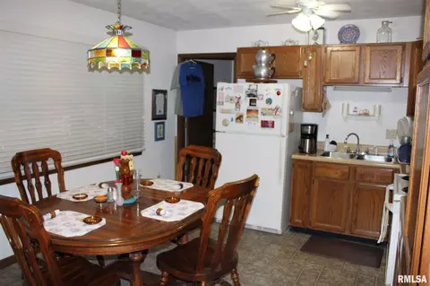 105 Robinson Rd, Salem, IL 62881 photo 12