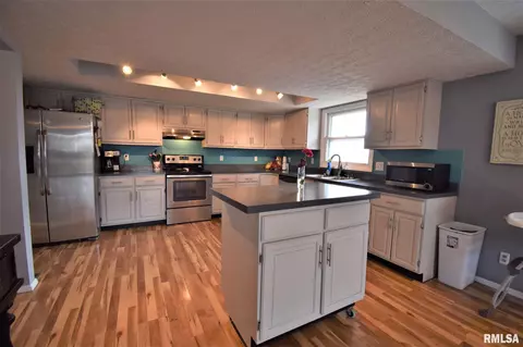 10260 E Richview Rd, Mount Vernon, IL 62864 photo 9