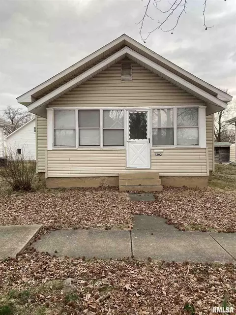1202 E 2nd St, Centralia, IL 62801 photo 1