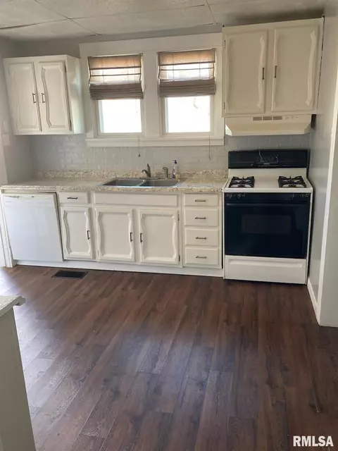1202 E 2nd St, Centralia, IL 62801 photo 2