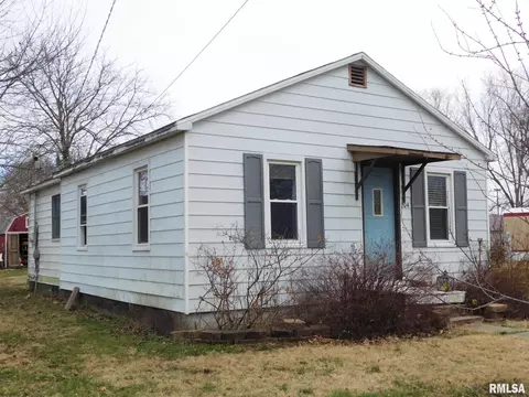 204 S Maple St, Sandoval, IL 62882 photo 2
