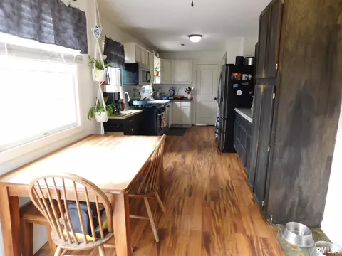 204 S Maple St, Sandoval, IL 62882 photo 3