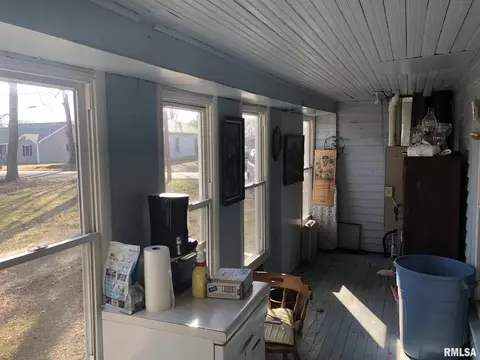 1104 Trolley Rd, Eldorado, IL 62930 photo 5