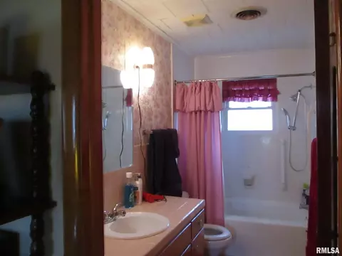 302 S Thomas Sts, Christopher, IL 62822 photo 5