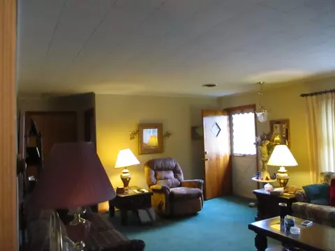302 S Thomas Sts, Christopher, IL 62822 photo 3