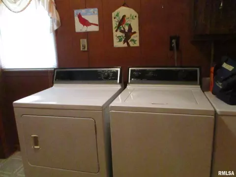 302 S Thomas Sts, Christopher, IL 62822 photo 11