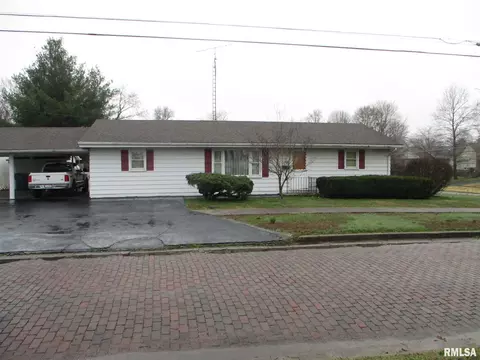 302 S Thomas Sts, Christopher, IL 62822 photo 1