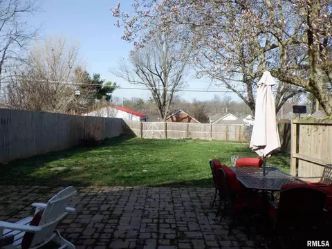 109 E 11th St, Metropolis, IL 62960 photo 4