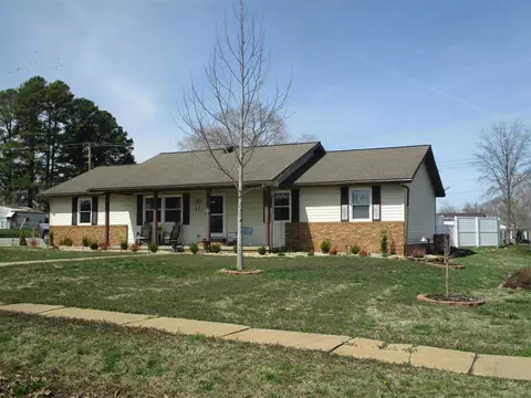 203 E Rea St, Valier, IL 62891 photo 1