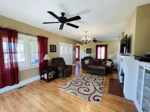 102 W Monroe St, Anna, IL 62906 photo 6