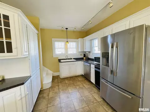 102 W Monroe St, Anna, IL 62906 photo 9