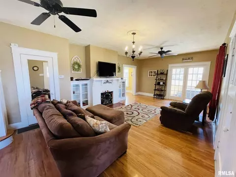 102 W Monroe St, Anna, IL 62906 photo 5