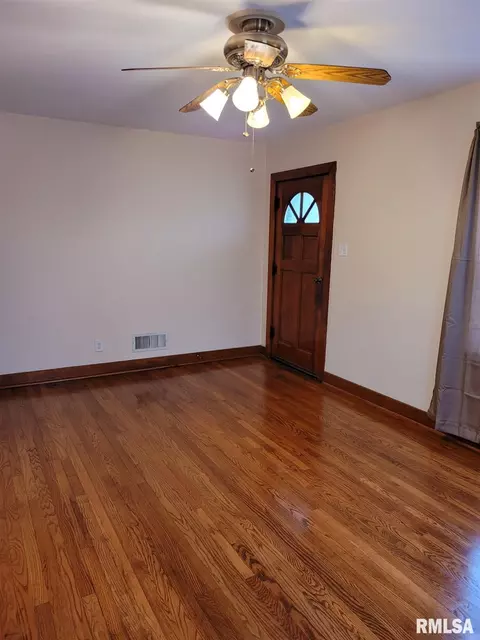 2701 Mannen St, Mount Vernon, IL 62864 photo 4
