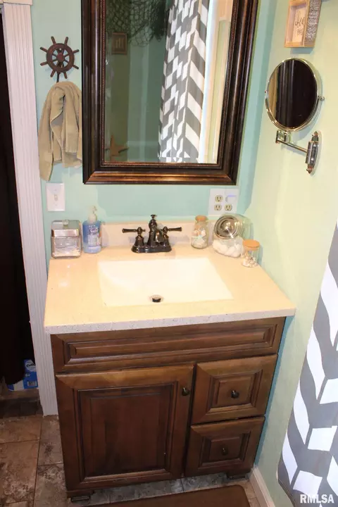 204 E 2nd St, Kell, IL 62853 photo 11