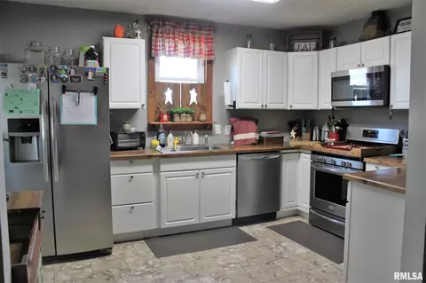 204 E 2nd St, Kell, IL 62853 photo 2