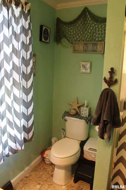 204 E 2nd St, Kell, IL 62853 photo 10