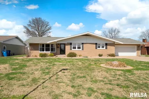 512 Bohleber Dr, Carmi, IL 62821 photo 1