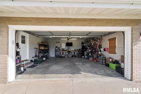 512 Bohleber Dr, Carmi, IL 62821 photo 32