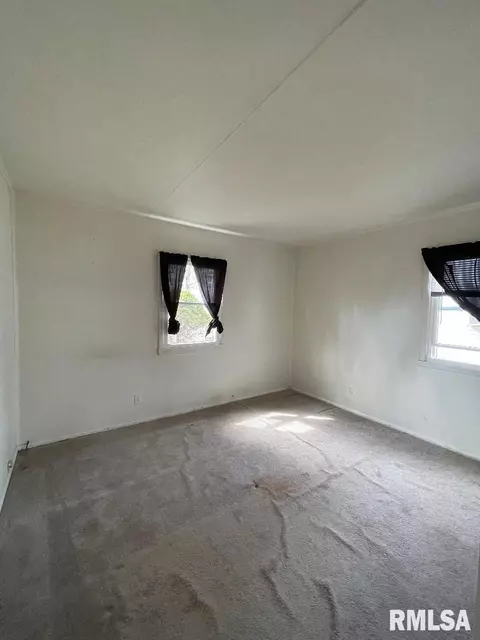 1010 E Noleman St, Centralia, IL 62801 photo 8