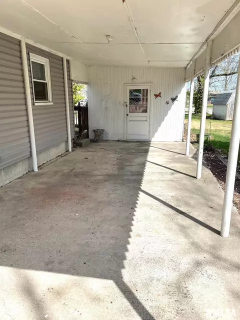 1010 E Noleman St, Centralia, IL 62801 photo 4