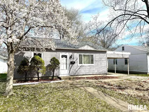 1010 E Noleman St, Centralia, IL 62801 photo 1