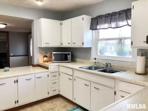 820 E Clark Trl, Herrin, IL 62948 photo 10