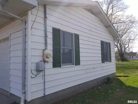 607 S Elm St, Sesser, IL 62884 photo 5