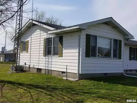 607 S Elm St, Sesser, IL 62884 photo 2