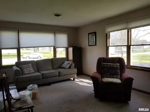 607 S Elm St, Sesser, IL 62884 photo 13