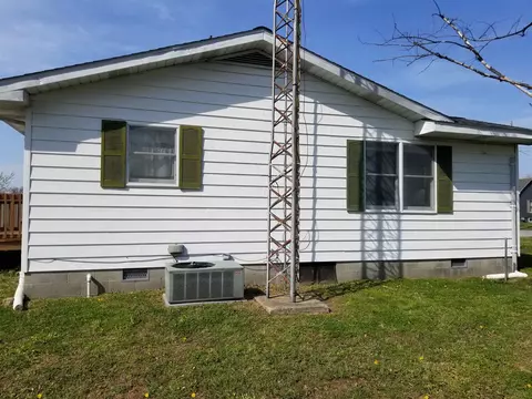 607 S Elm St, Sesser, IL 62884 photo 3