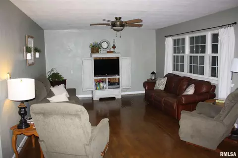 509 North Ave, Iuka, IL 62849 photo 4