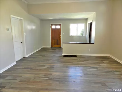 903 W White St, Marion, IL 62959 photo 5