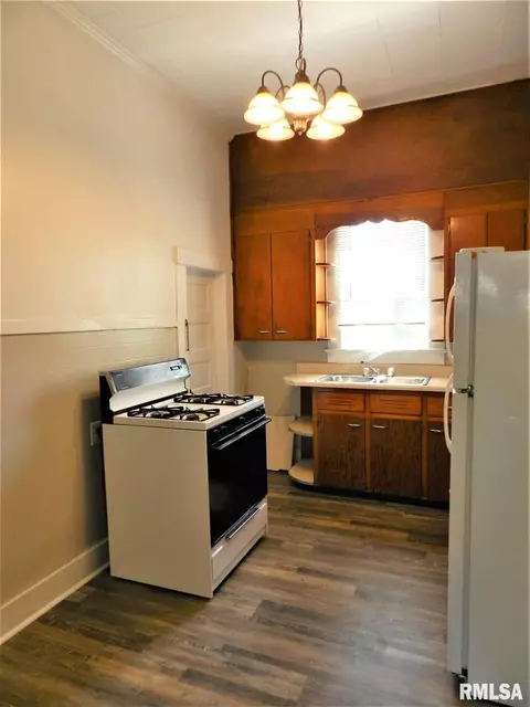 903 W White St, Marion, IL 62959 photo 7
