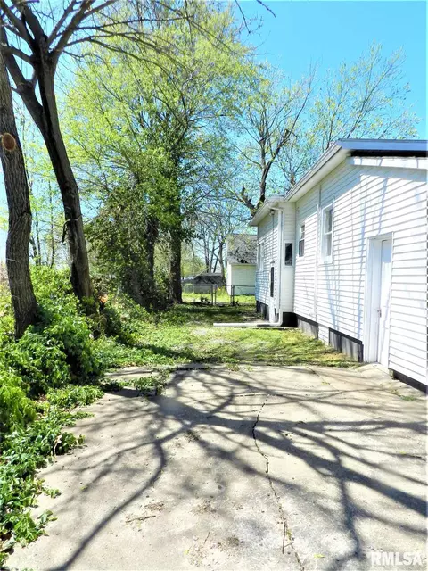 903 W White St, Marion, IL 62959 photo 27