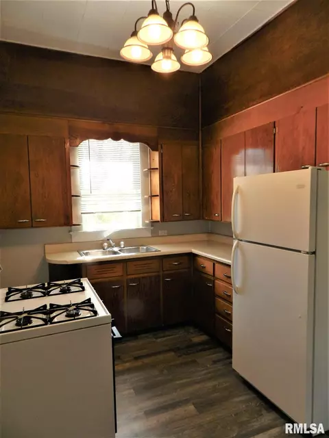 903 W White St, Marion, IL 62959 photo 8