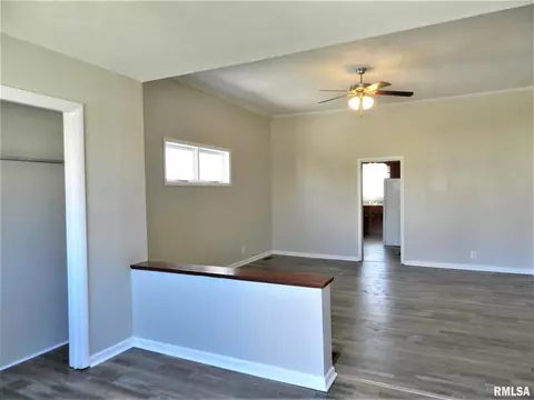 903 W White St, Marion, IL 62959 photo 4