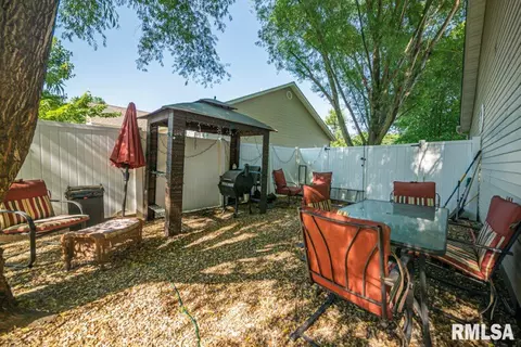405 E Beacon Ct, Mount Vernon, IL 62864 photo 8